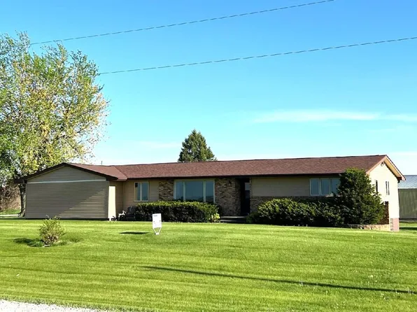7101 28th Ave, Newhall, IA 52315