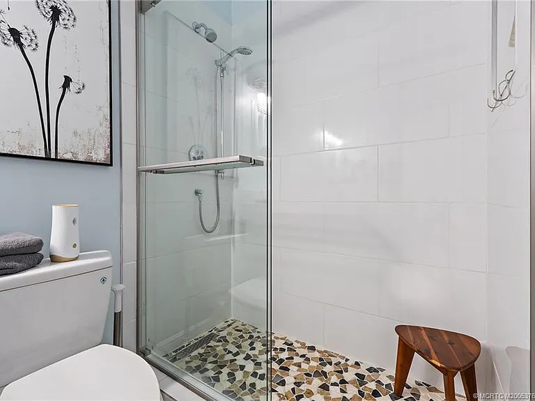 310 SE Denver Ave #2 — Photo 18