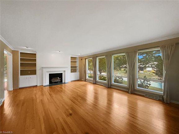 3rd image of 1315 Kensington Dr