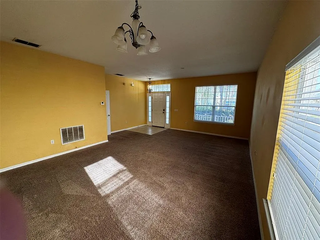 3 bed, 2.0 bath, 1822 sqft, $2,095 — Photo 4