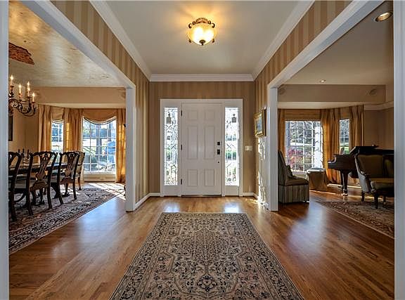 2nd image of 402 Sunnyside Dr
