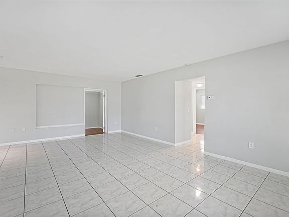 4th image of 1618 Hardwood Dr