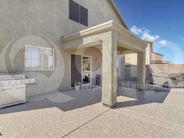 2561 N Hawthorn Dr — Photo 51