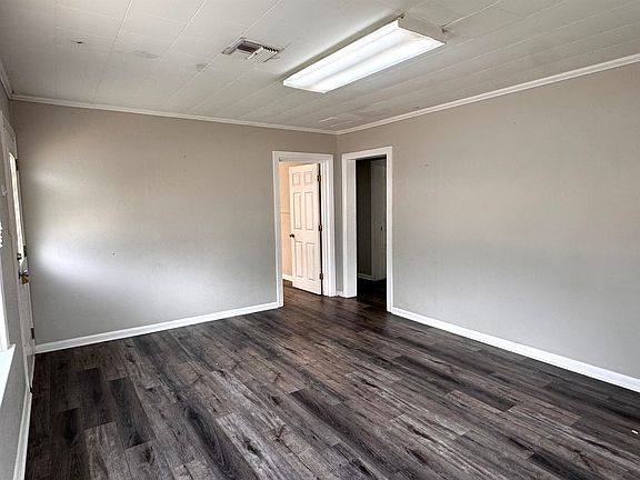 4th image of 509 Roderick St
