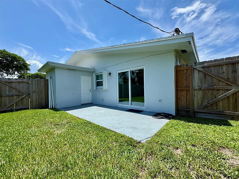 838 SW 14th St — Photo 20