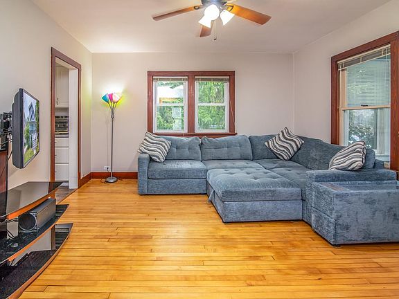 4th image of 504 Maple STREET