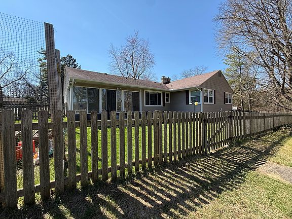 2nd image of 1336 Lama Rd