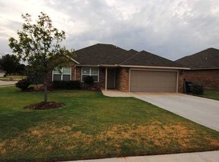 515 E Hillcrest Ln, Mustang, OK 73064