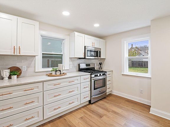 4th image of 581 Charles Ave