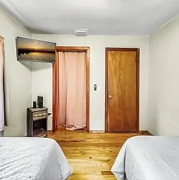 3 bed, 1094 sqft, $3,599 — Photo 3