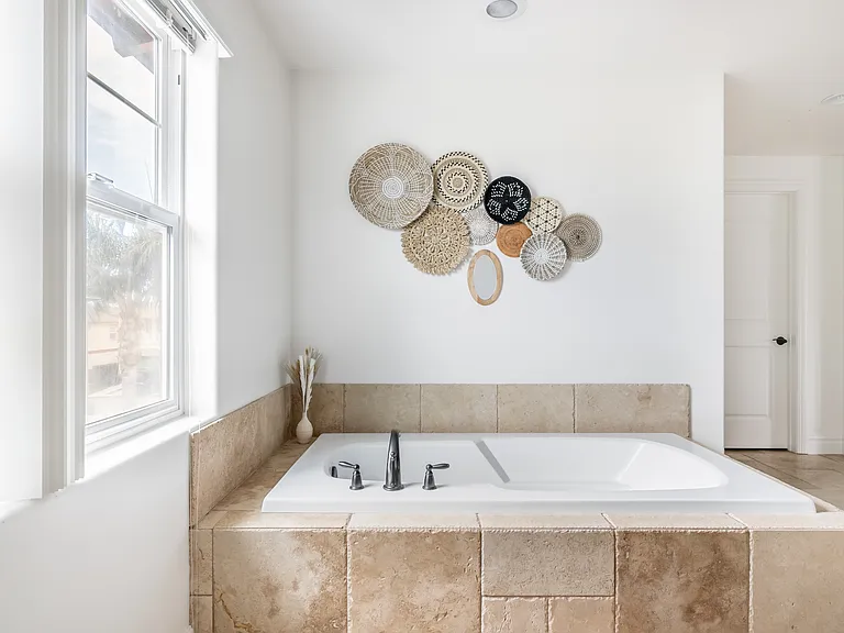 215 Alexander Ct — Photo 30