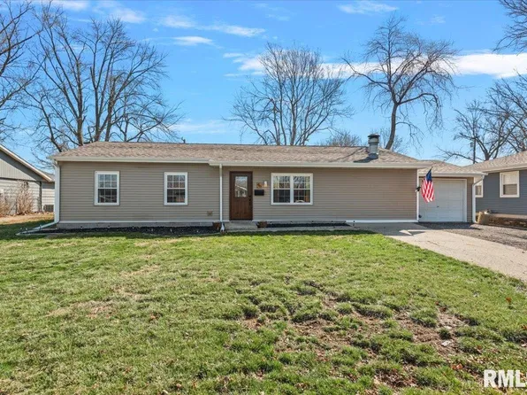 46 Churchill Dr, Chatham, IL 62629