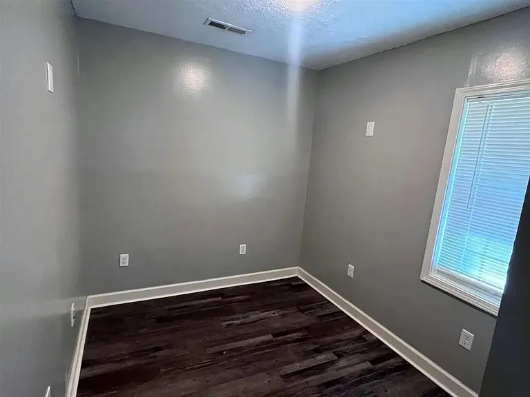 105 W 14th Ave — Photo 6
