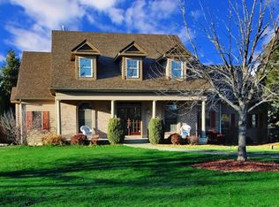 9N950 Heatherington Pl, Elgin, IL 60124