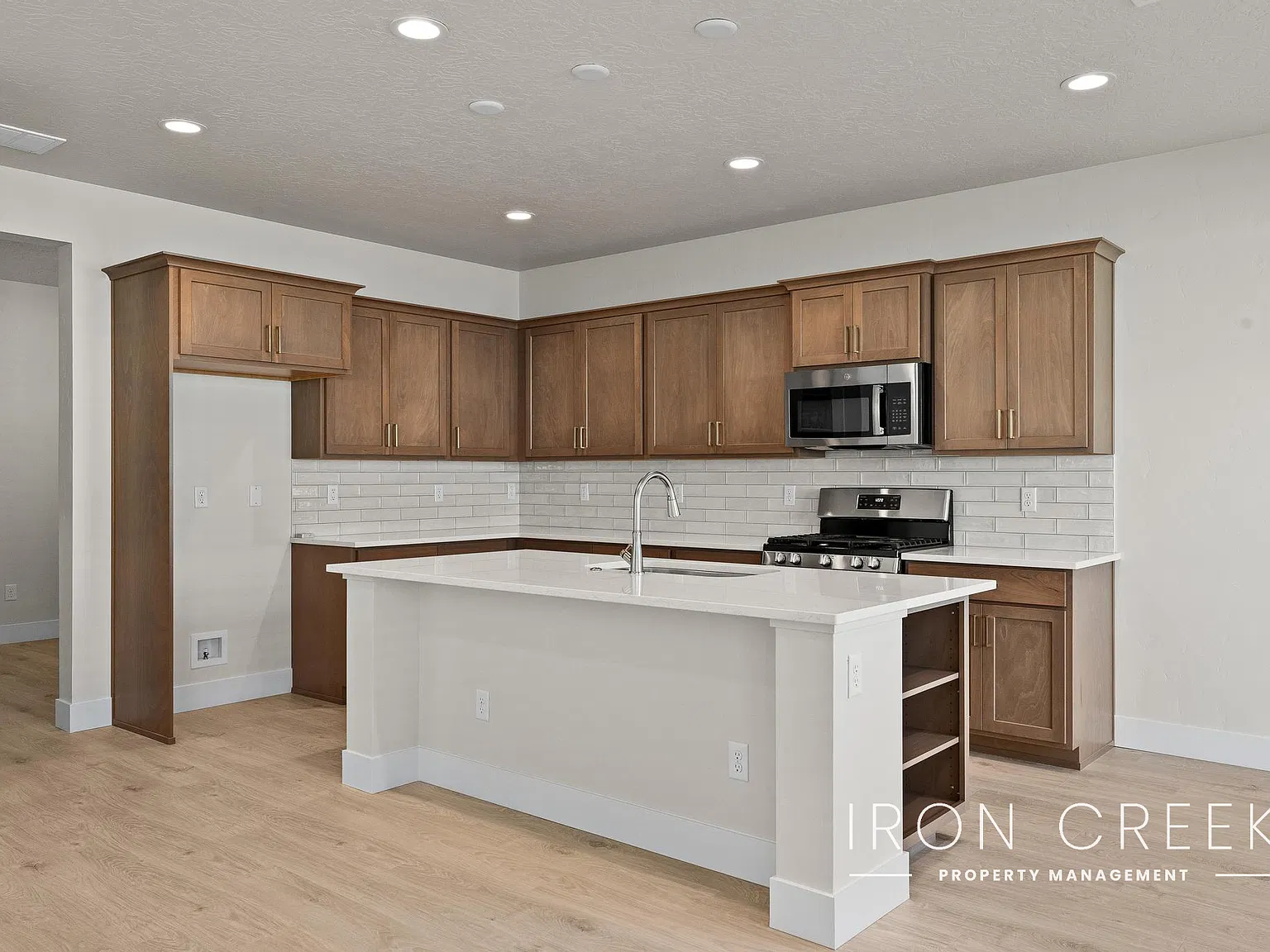 3 bed, 2.5 bath, 2060 sqft, $2,595 — Photo 4