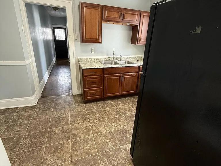 3390 E 143rd St #4 — Photo 5