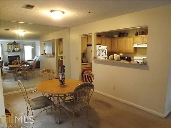 3rd image of 2707 Vineyard Way SE