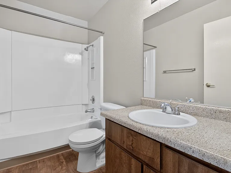 Laurel Oaks — Photo 38
