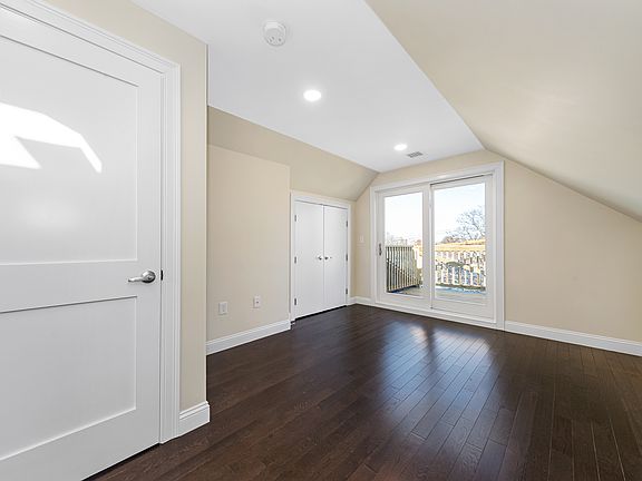 4th image of 62 Bradbury Ave #2