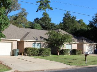 609A Hickory St, Huntsville, TX 77320