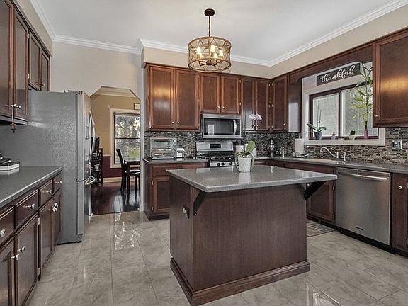 5th image of 506 N Ashbury Ave