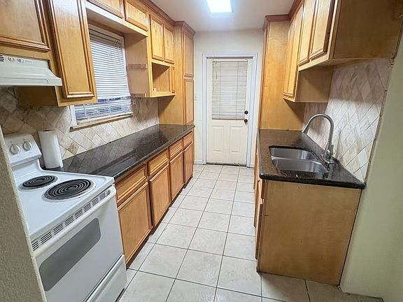 2nd image of 1414 Polk Ave
