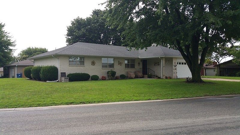 1215 Goetz Blvd. corner lot