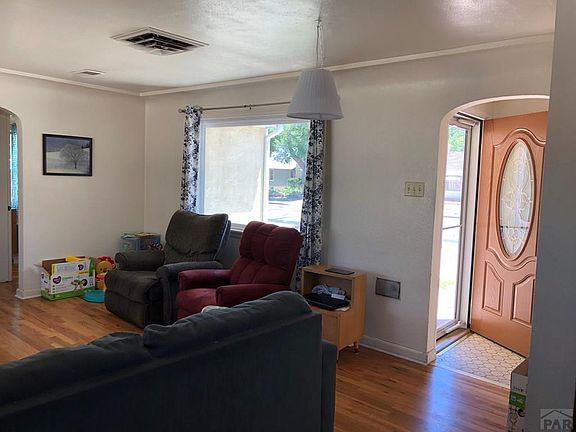4th image of 623 S Prairie Ave