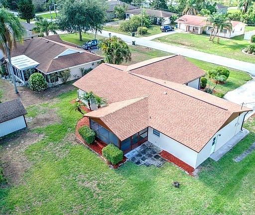 4th image of 1610 Carrington Ave