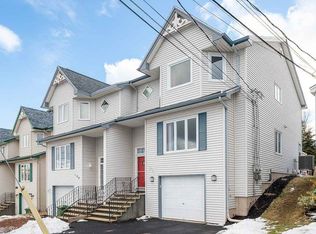 126 Russell Lake Dr, Dartmouth, NS B2W6J5