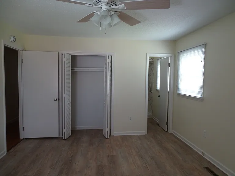5694 Claridge Dr — Photo 11