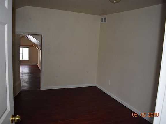 4th image of 446 W Park St