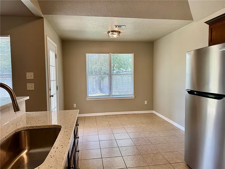 3702 Meadow View Dr — Photo 14