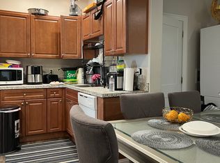 339 W 6th St #2R, Lowell, MA 01850