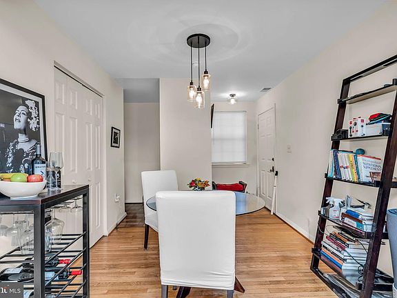 5th image of 3040 Pineview Ct NE