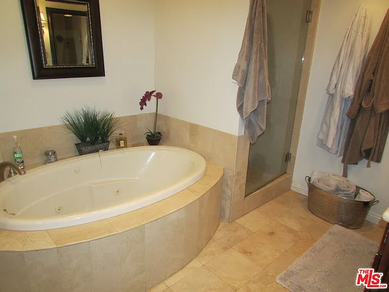 1550 Greenfield Ave #201 — Photo 11