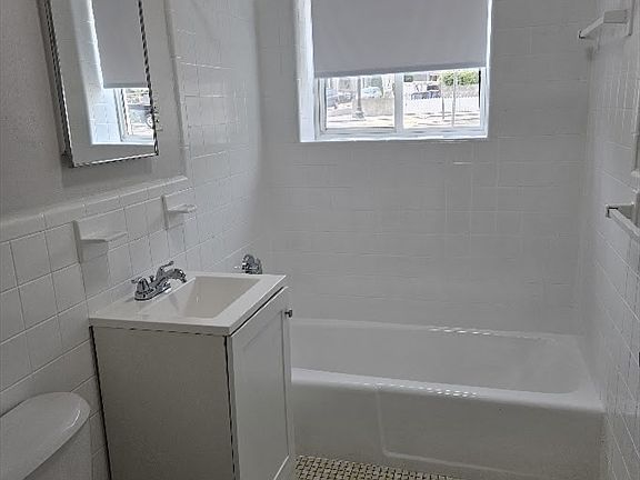 5th image of 700 Cummins Hwy #G2