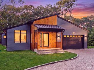 17 Bittersweet Ave, Hampton Bays, NY 11946
