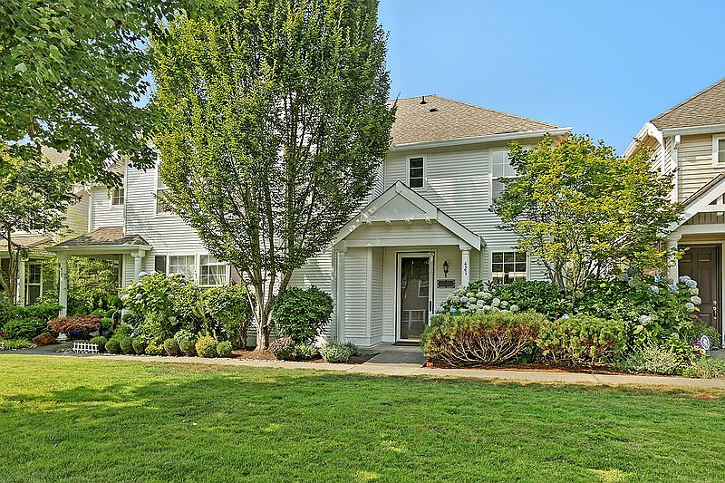 1st image of 421 227th Ln NE #45