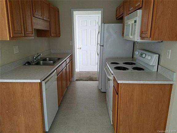 4th image of 2325 Gelsinger Ave