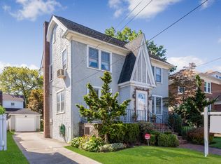 1063 Rosella Pl, Woodmere, NY 11598
