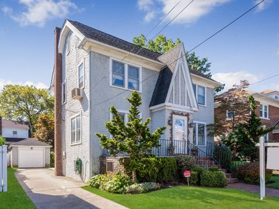1063 Rosella Pl, Woodmere, NY, 11598