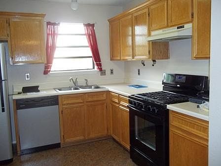 2nd image of 414 W Anderson Ave