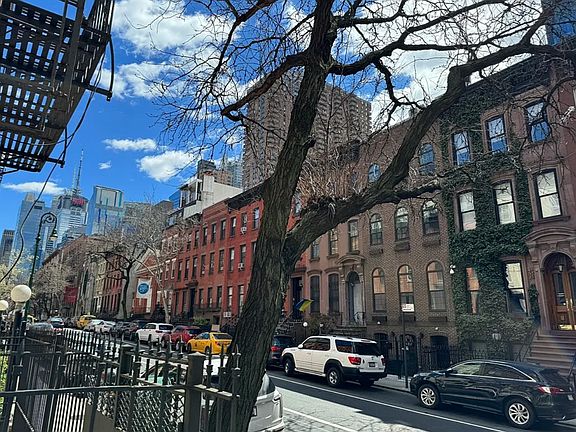 5th image of 451 W 44th St APT 36
