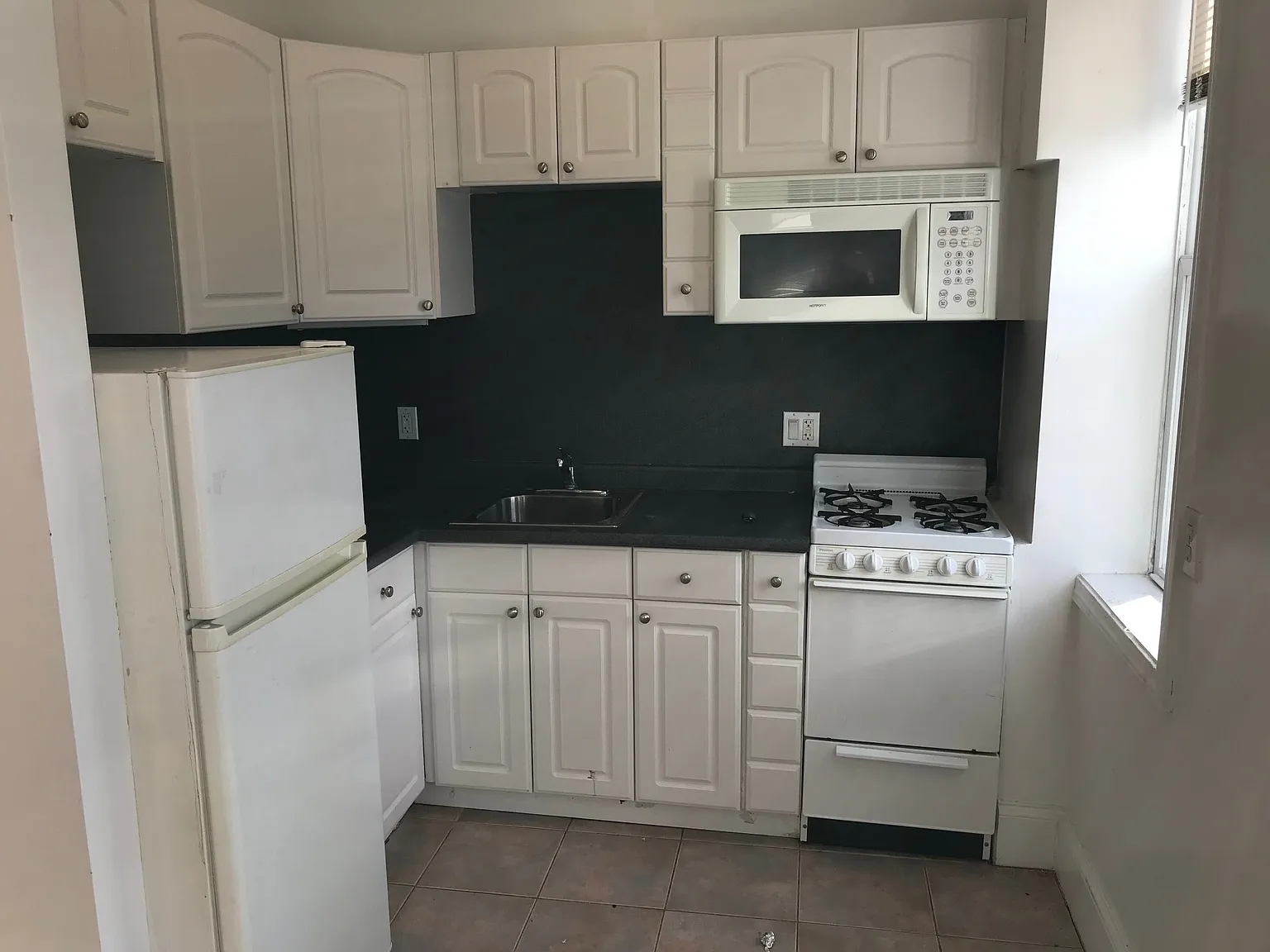 Studio, 307 sqft, $2,400 — Photo 4