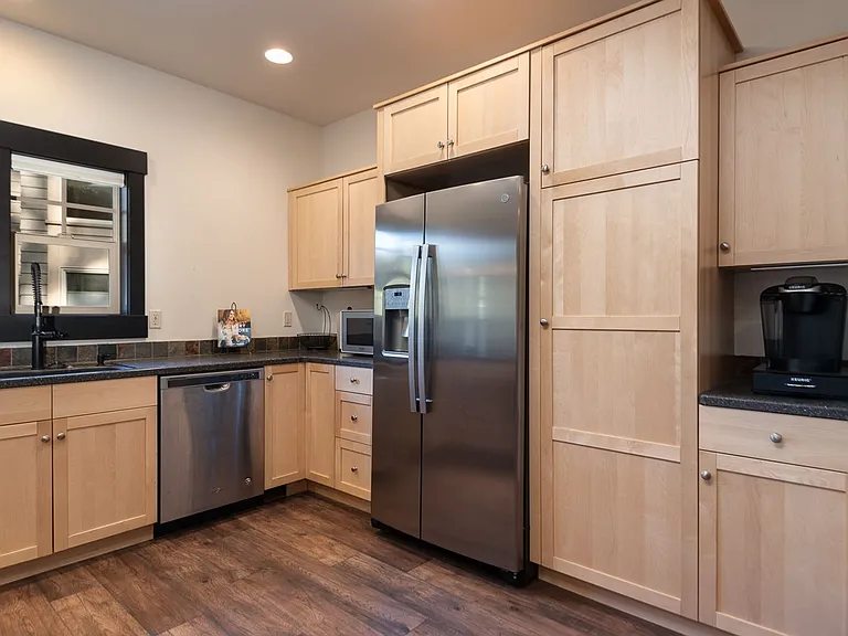 2340 NW Bens Ct — Photo 7
