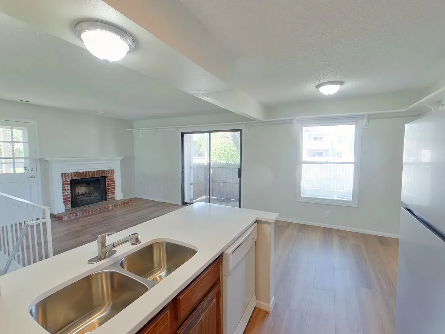 3 bed, 2.5 bath, 1635 sqft, $1,650 — Photo 4