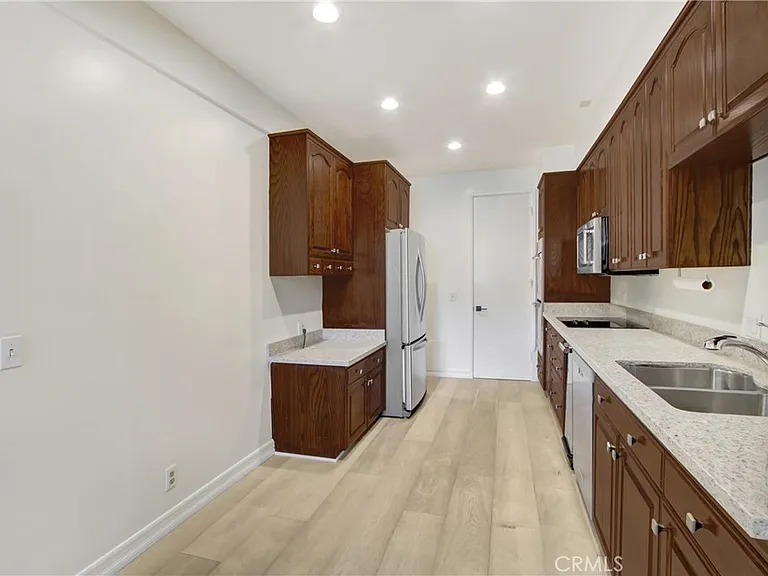 4949 Genesta Ave #104 — Photo 14
