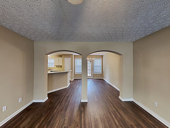 4th image of 804 Eagle Glen Xing