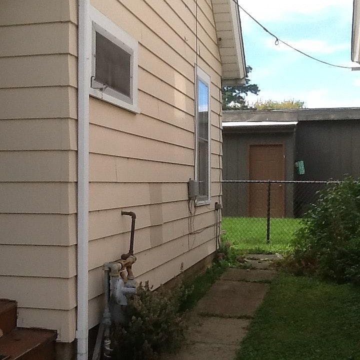 2nd image of 123 1/2 Webster St
